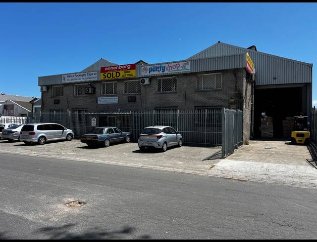 1,972M² WAREHOUSE TO LET IN BEACONVALE